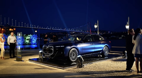 BMW i7 ile muhteşem bir gecede davetlilerimizle buluştuk. | Borusan Oto